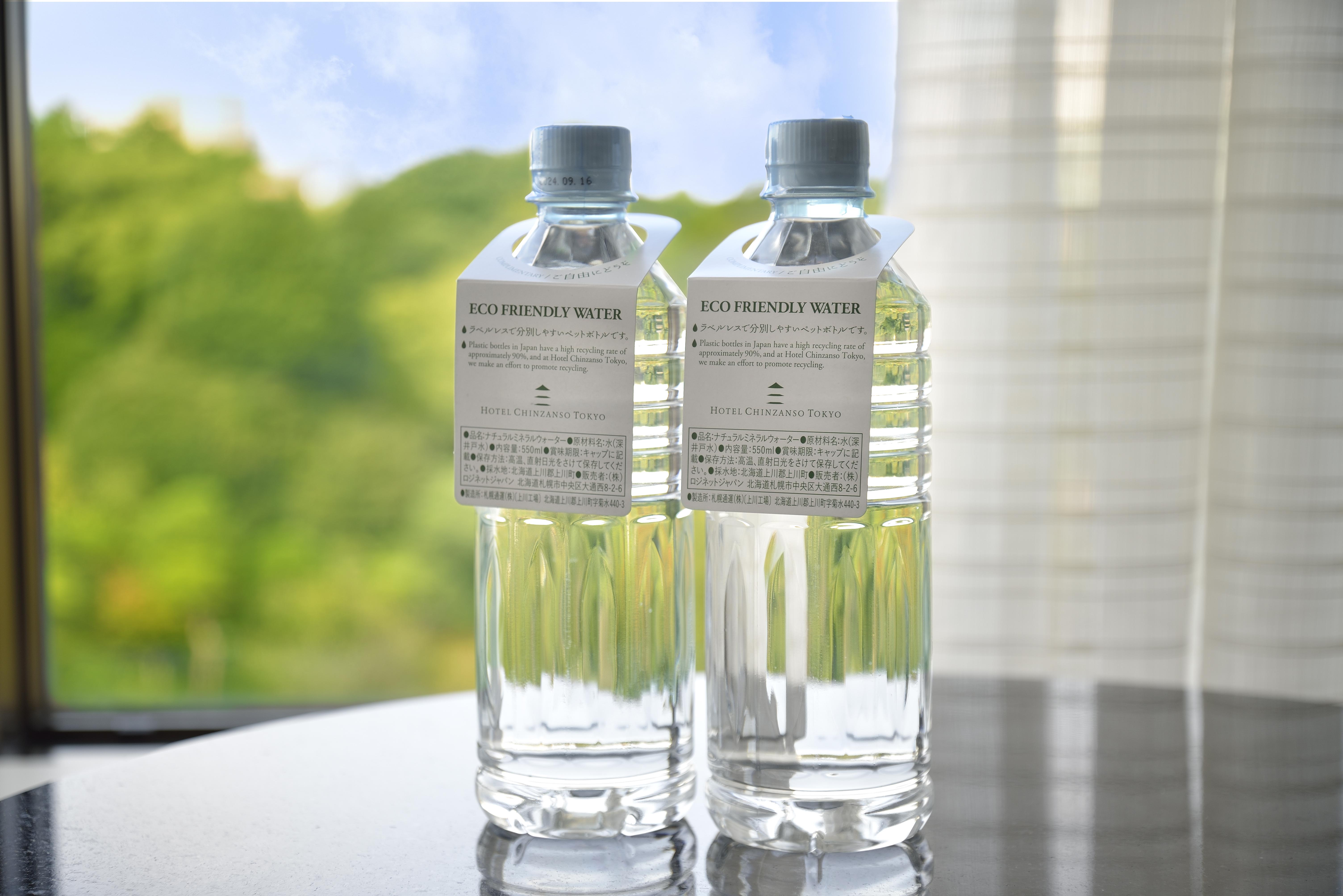 Label-free PET bottles